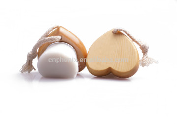 2015 hot sale Heart shape facial cleansing brush with wooden handle