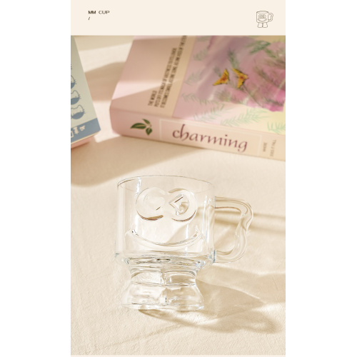 Стеклянная чашка с крышкой