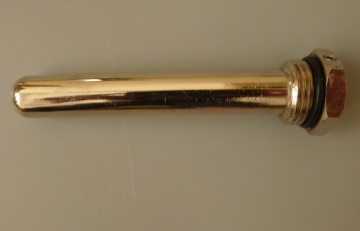 Brass thermowell with side hole