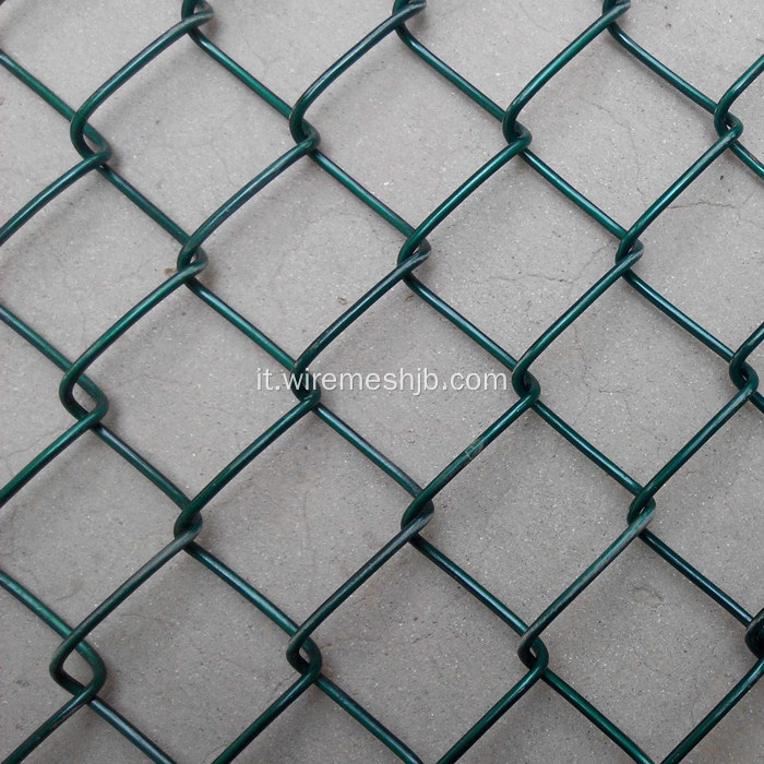 Il recinto del collegamento a catena di colore verde del recinto del campo da pallacanestro