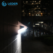 LEDER IP65 وظيفة المرآب ضوء الجدار الشمسي في الهواء الطلق