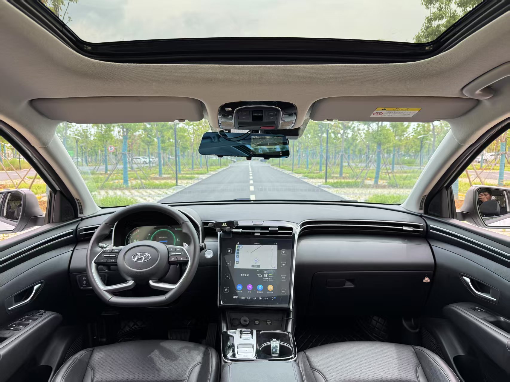 2023 2WD Luxury Edition