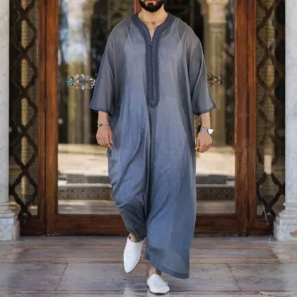 Gray Muslim Robe for Men: A Casual Kaftan and Islamic Thobe Clothing Item