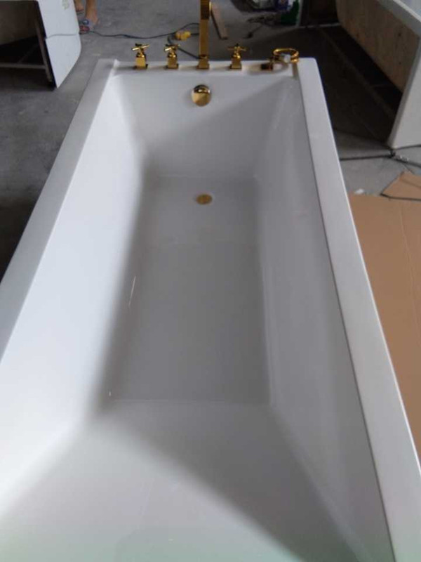 Wall Freestanding Bathtub