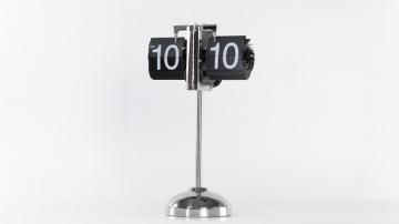 Height-adjustable Stainless Steel Flip Clock