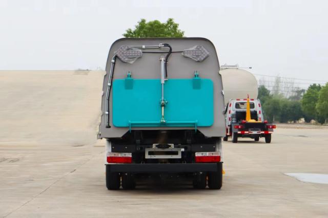 Dongfeng 4x2 Road Sweeper Truck للمبيعات