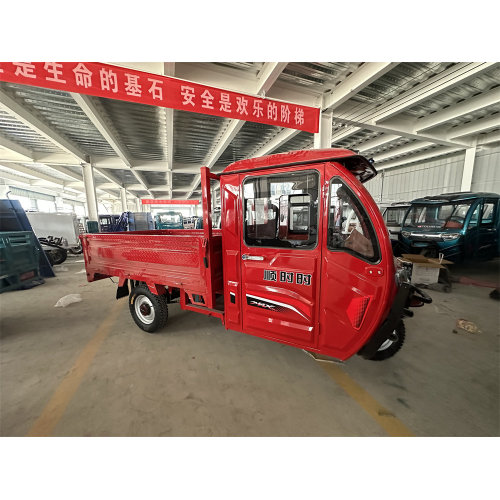 Three-wheeled electric cargo lift the carriage