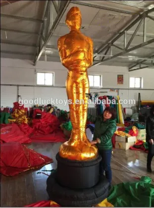 advertising giant inflatable The Oscar statuette