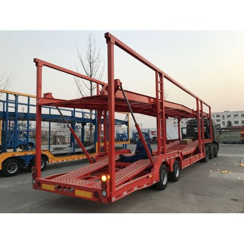 Небольшой транспортный автомобильный прицеп