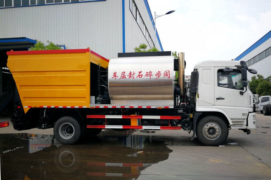 Synchronous gravel sealing vehicle 2