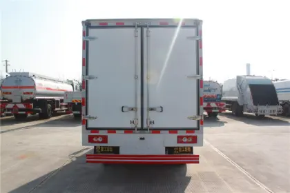 FOTON 4x2 refrigerated truck