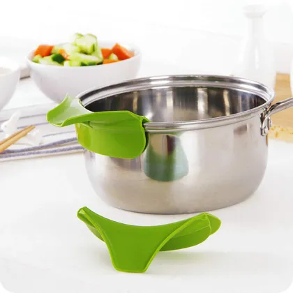 Silicone Pot Edge Deflector Anti-Leakage Soup Funnel
