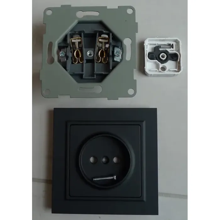 10A Soket Rusia Tanpa Mekanisme Grounding Putih