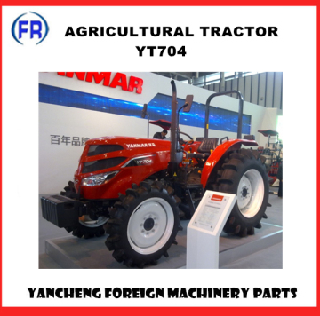 Traktor pemacu empat roda