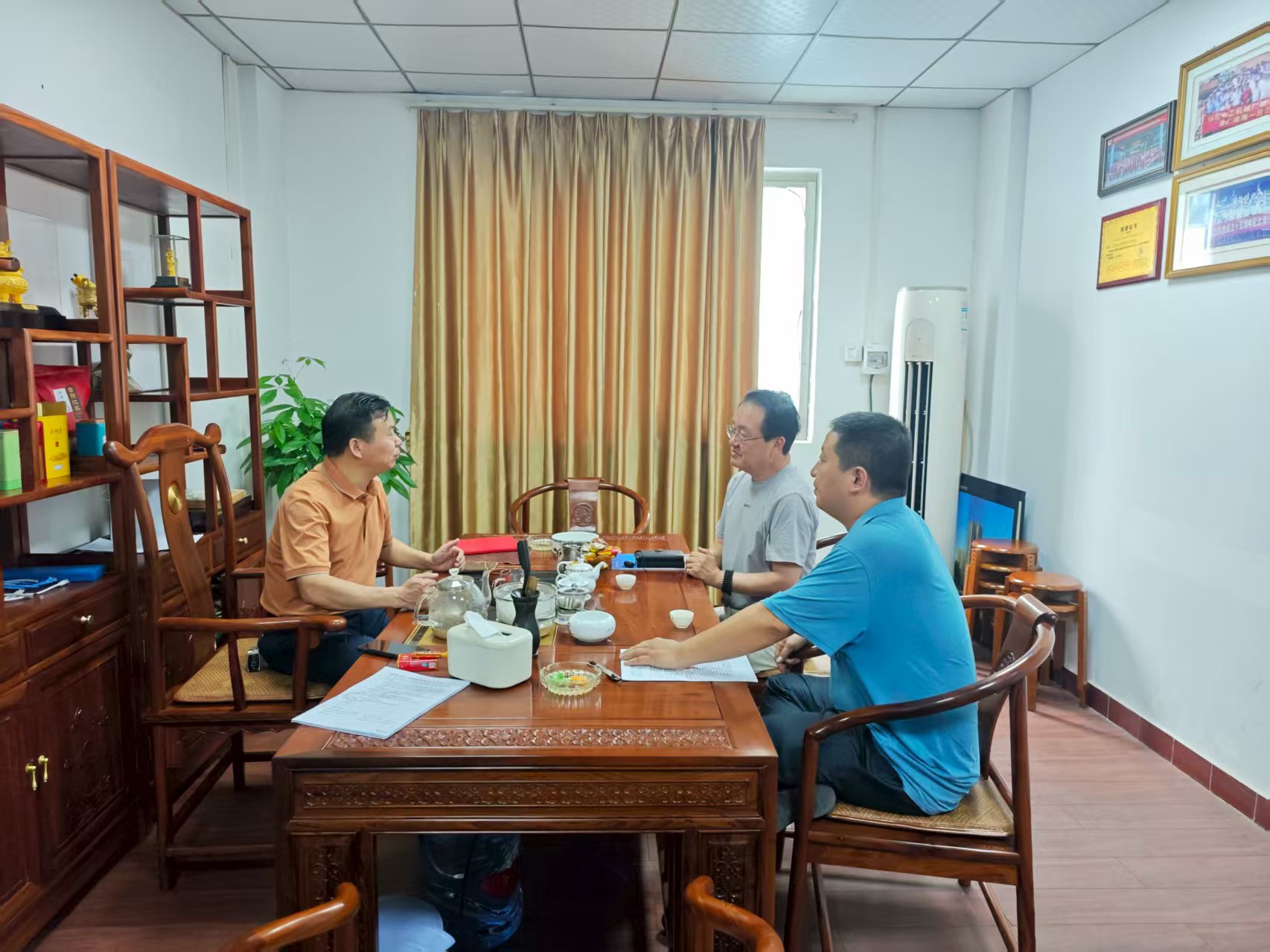 Last week, a Korean customer visited Hongli Cable Equipment Technology Co., Ltd. to complete the factory acceptance test (FAT) for the 30 Nylon Extruder nylon extrusion line. The visit included a full inspection of machine performance, stability, and outp
