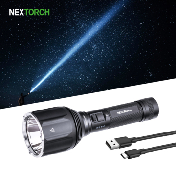 Nextorch P82 Ultra Long Range Rechargeable Lampe de poche - Distance de poutre de 1100 km, 1200 lumen