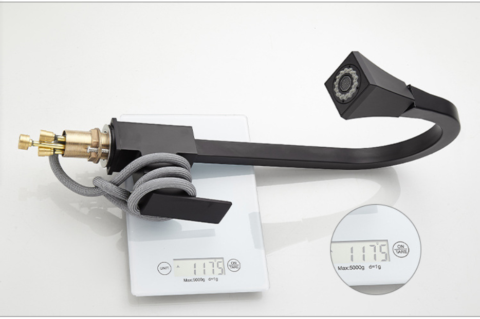 풀다운 스프레이 어 무연 싱글 핸들이있는 블랙 주방 싱크 수도꼭지