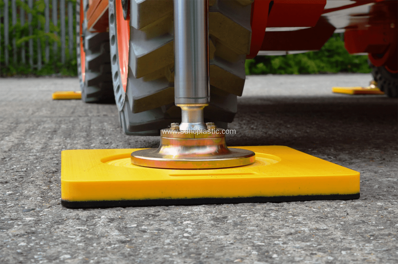Outrigger pads for boom truck