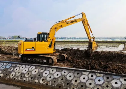 Shantui SE135 13.5 Ton Medium Size Excavator