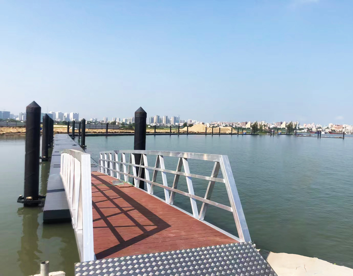 Pont d'approche en aluminium pour la marina flottante