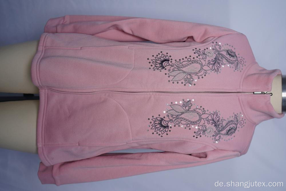 Stricker gestickter Frauenmantel
