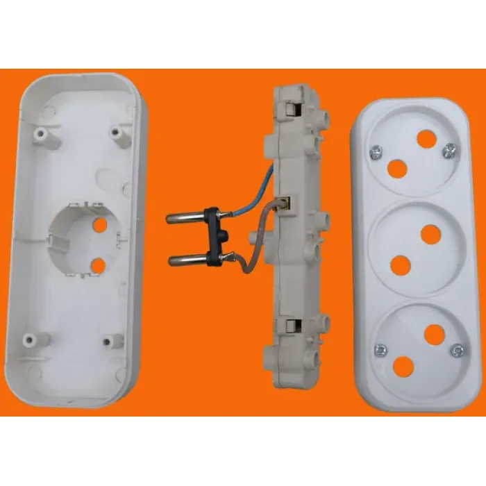 Adaptor Tiga Soket Universal