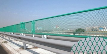 Expressway fence