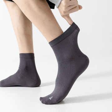 Xiangyi Custom Plain Black Anti-Odor Short Tube Cotton Socks for Men