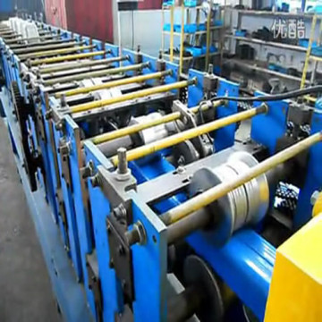 Mould cutting downpipe roll forming machine