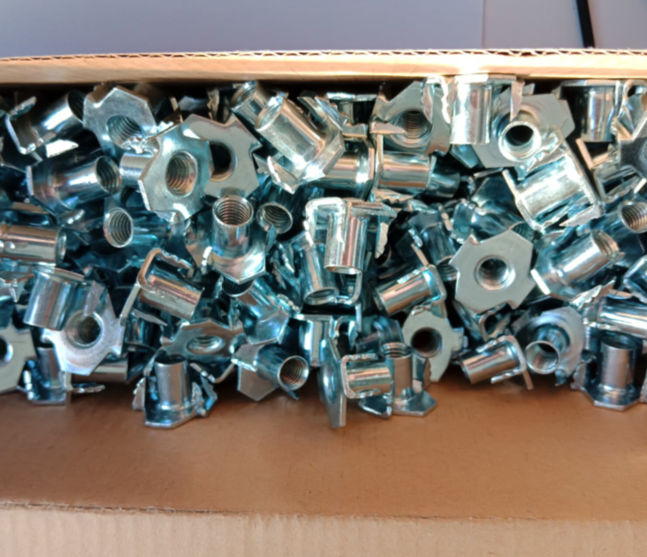  Hopper Feed CB/NHF Tee Nuts with thread  4 prongs