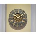 Grande horloge murale suspendue en bois