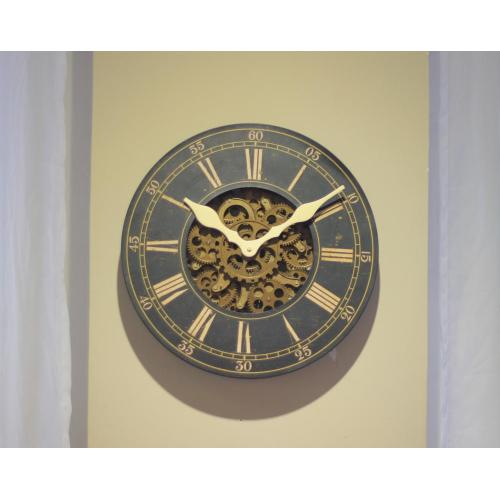 Grande horloge murale suspendue en bois