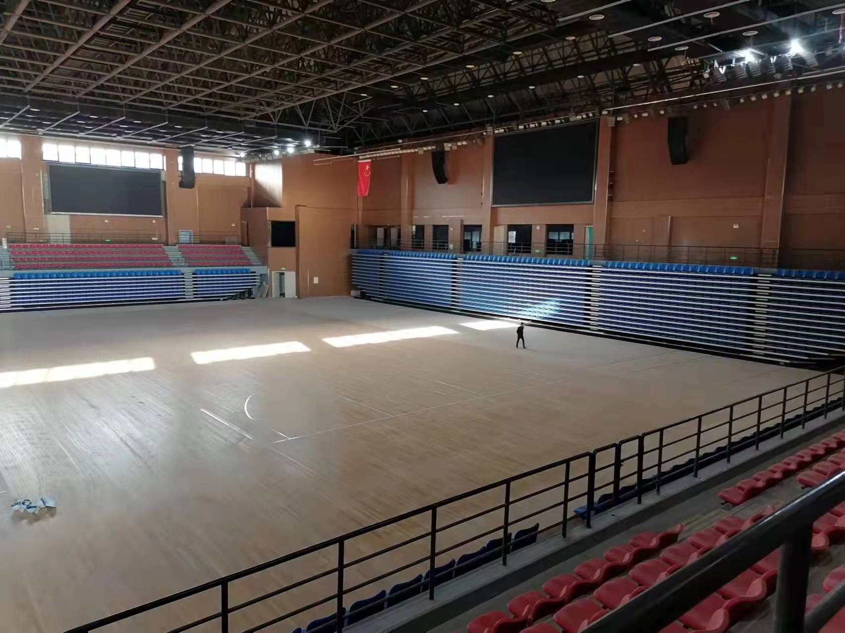 Electrical folded seats retractable bleacher