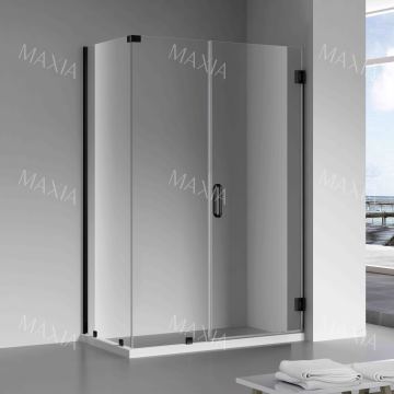 Черная квадратная душевая комната