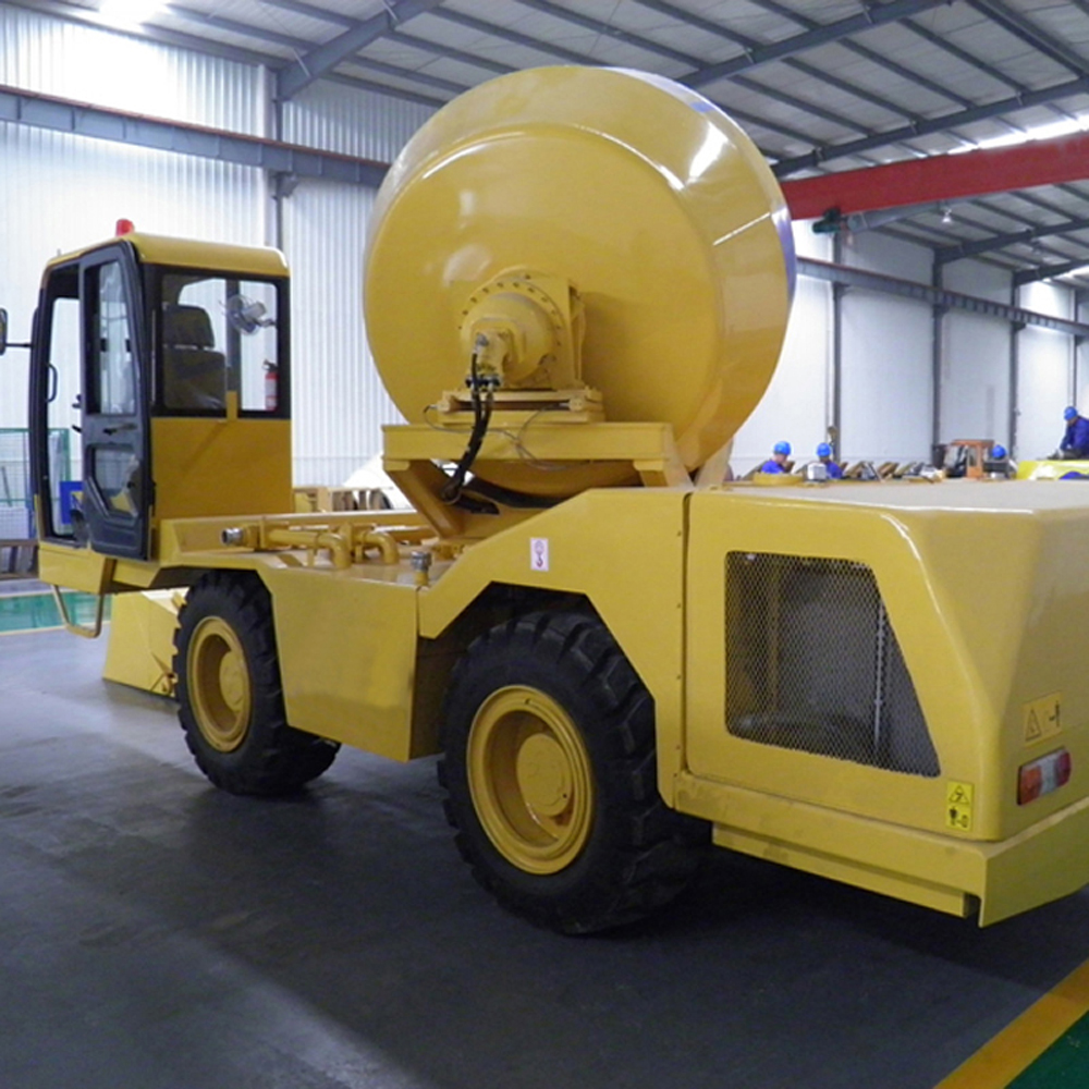 Self Loading Mobile Concrete Mixer