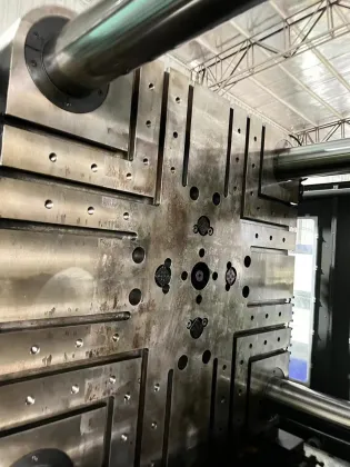 Second Hand Used Plastic Injection Molding Machine Borche 1000T for Sale