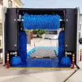 5 borstels rijden door rollover carwash machine