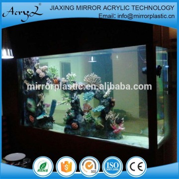 Mounted hanging wall aquarium