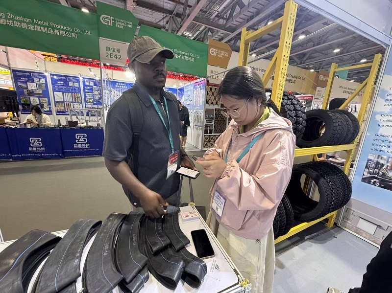 Canton Fair Sees a Surge in Orders! International Buyers Compete with Cash for Rislife KUMA Tires