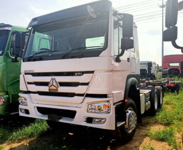 Menggunakan Truk Kepala Traktor Howo