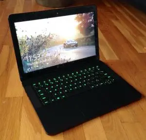 Razer Blade 14" Ultrabook, 512 GB SSD, i7 2.2 GHz, 8 GB Ram, 765 GTX, MINT