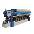 Filter press with automatic filter cloth cleaning