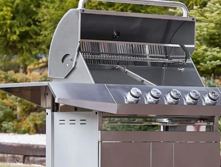 Where does the oil fume in the smokeless barbecue go?