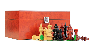 Madrid Tres Corone Series chess set with wooedn box