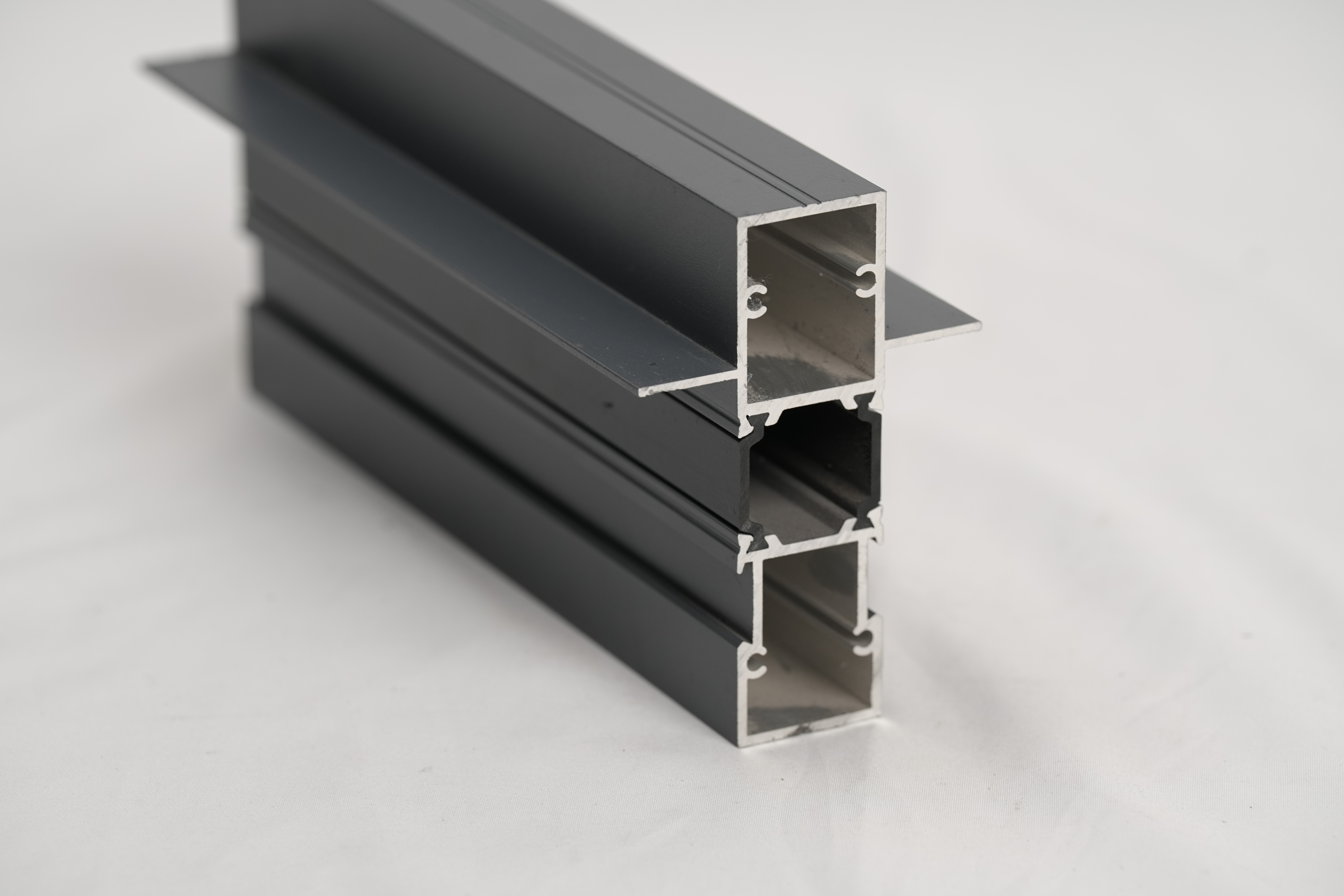 Thermal insulation profiles