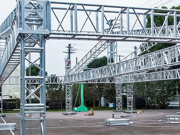 تروس منصة الأداء متعددة المستويات