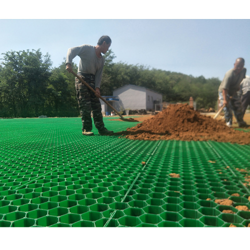 Penurap rumput HDPE untuk tempat letak kereta di Australia