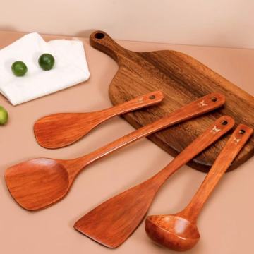 Warm Brown Wooden Spoon Set with Distinctive Grain Patterns