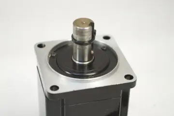 SGMAH-04AAA21 Yaskawa electric 2.8A input AC servo motor