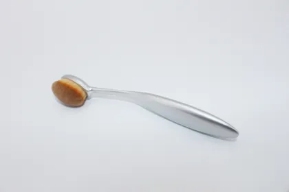 Oval shape foundation brush